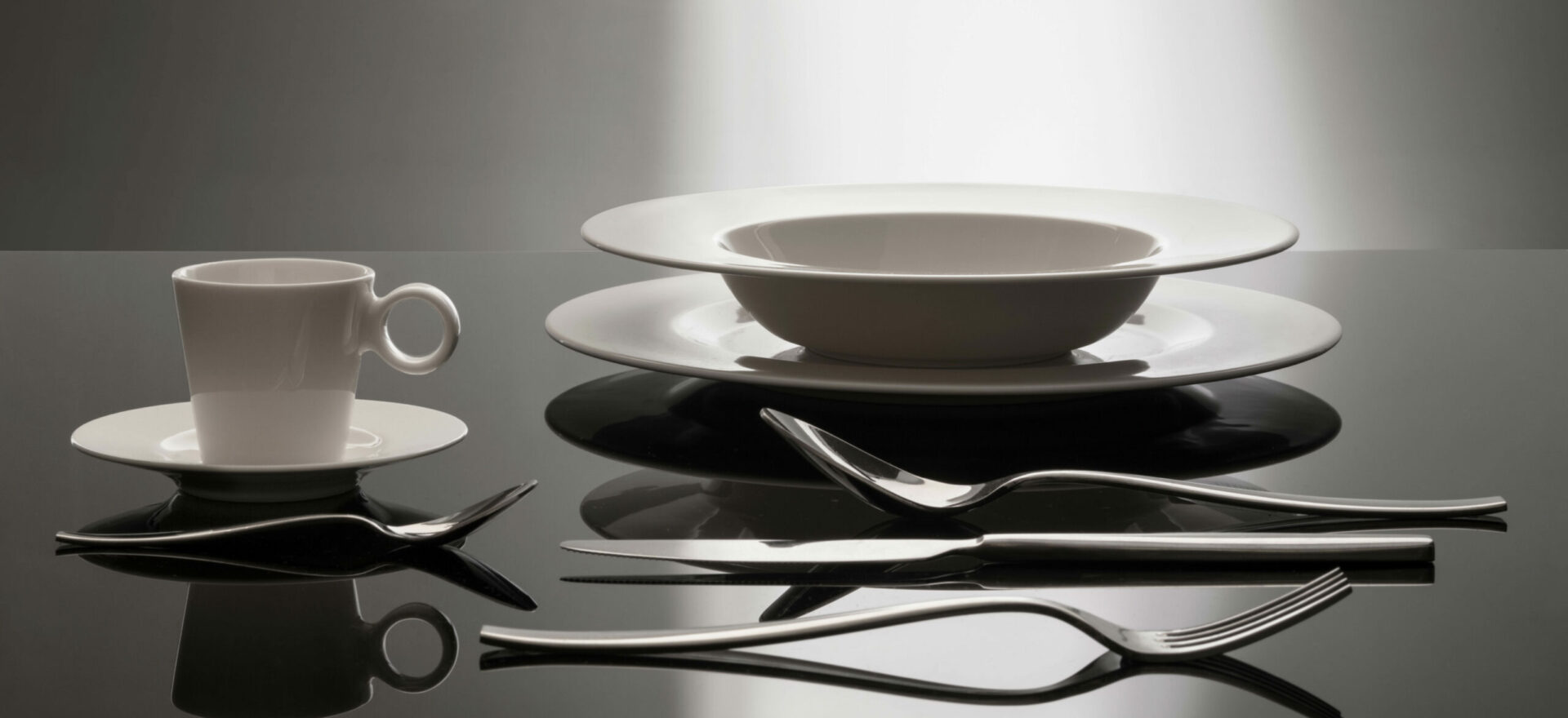 Product Design | Tableware Porcelain | Coop Italia| Mario Trimarchi Design | Fragile | Ph Santi Caleca